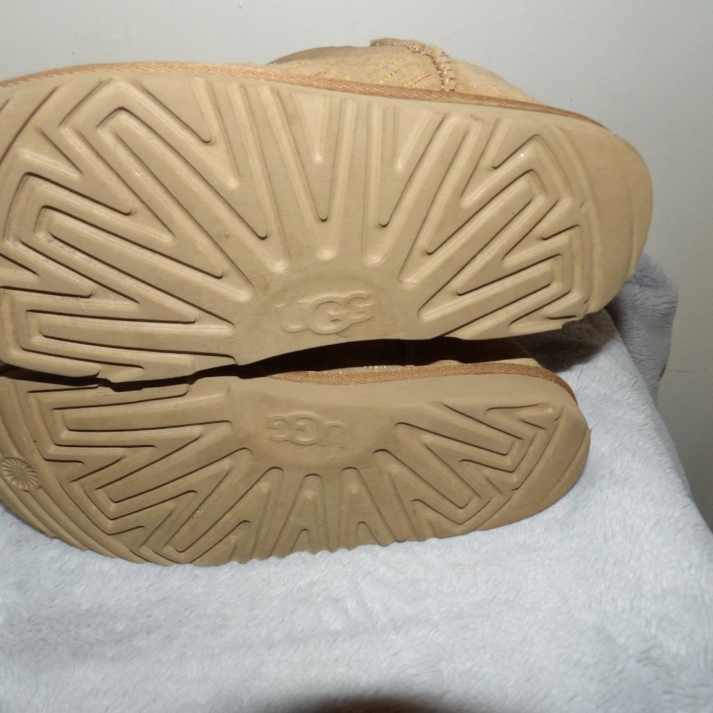 UGG Brown Logo Boots Sz 4 - Picture 7 of 8